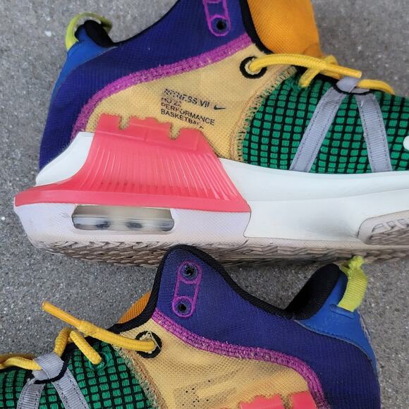 Nike Lebron Witness VII EP 7 Shoes main image 4